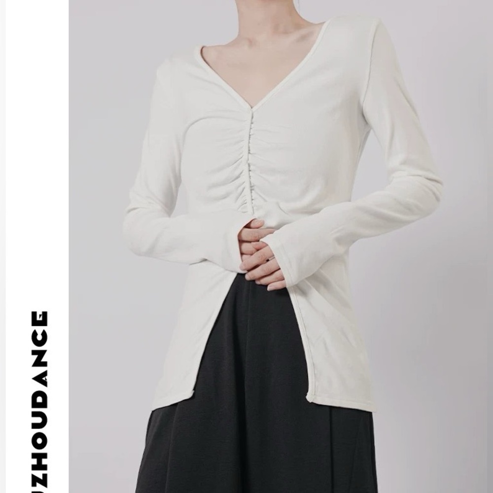 XXOO Milky White Ruched Front V-Neck Long Sleeve Top